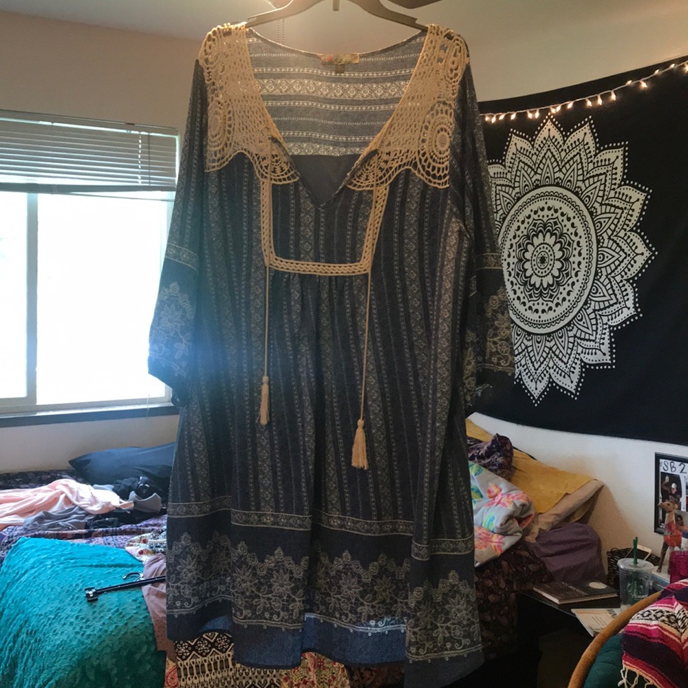 Long sleeve blue and white print dress